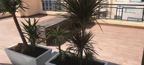 Penthouse de luxo renovada de 2 quartos com um terraço na cobertura em Monte - Carlo