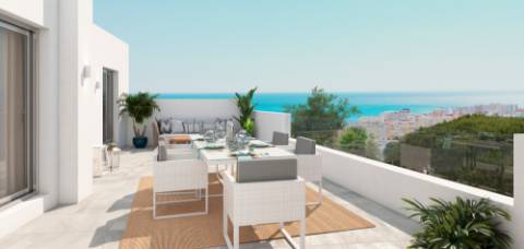 Moradia em banda T3, com terraço.