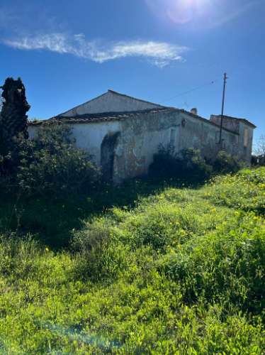 Quinta com ruína para recuperar em Albufeira