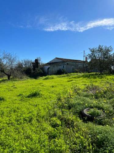 Quinta com ruína para recuperar em Albufeira