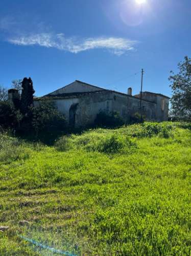 Quinta com ruína para recuperar em Albufeira