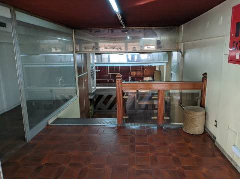 Espaço Comercial em Benfica - Lisboa