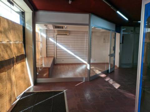 Espaço Comercial em Benfica - Lisboa