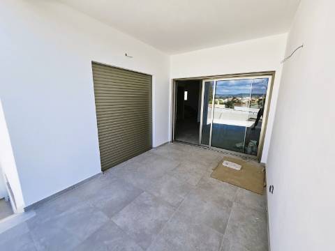 Excelente moradia T3 com grande espaço exterior , localizada nas Gambelas - Faro, Algarve