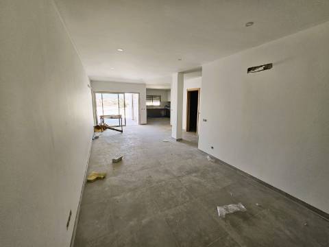 Excelente moradia T3 com grande espaço exterior , localizada nas Gambelas - Faro, Algarve