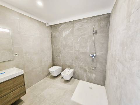 Excelente moradia T3 com grande espaço exterior , localizada nas Gambelas - Faro, Algarve