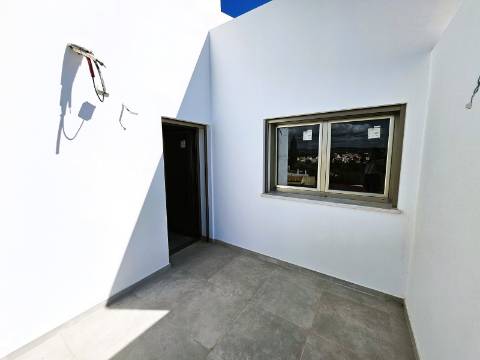 Excelente moradia T3 com grande espaço exterior , localizada nas Gambelas - Faro, Algarve