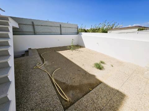 Excelente moradia T3 com grande espaço exterior , localizada nas Gambelas - Faro, Algarve