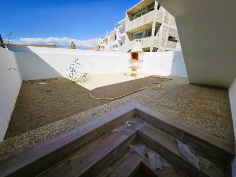 Excelente moradia T3 com grande espaço exterior , localizada nas Gambelas - Faro, Algarve