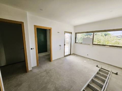 Excelente moradia T3 com grande espaço exterior , localizada nas Gambelas - Faro, Algarve