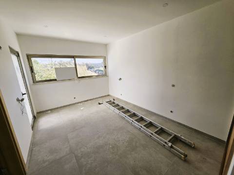 Excelente moradia T3 com grande espaço exterior , localizada nas Gambelas - Faro, Algarve