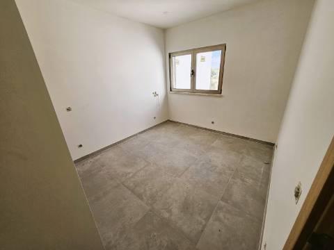 Excelente moradia T3 com grande espaço exterior , localizada nas Gambelas - Faro, Algarve