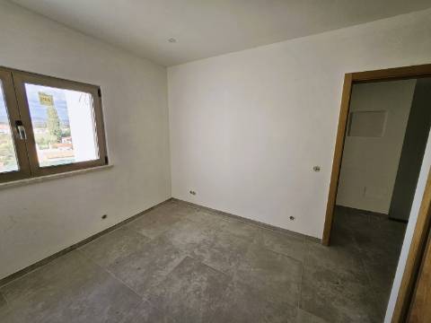 Excelente moradia T3 com grande espaço exterior , localizada nas Gambelas - Faro, Algarve