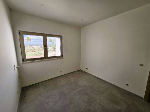 Excelente moradia T3 com grande espaço exterior , localizada nas Gambelas - Faro, Algarve