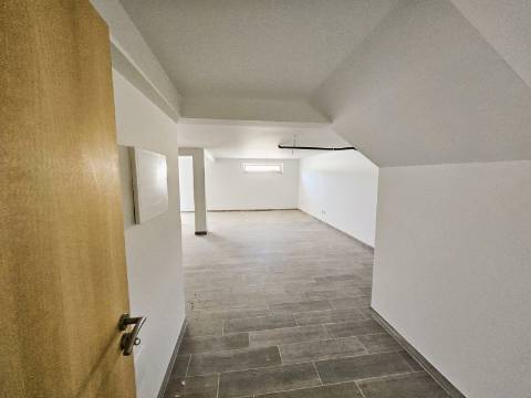 Excelente moradia T3 com grande espaço exterior , localizada nas Gambelas - Faro, Algarve