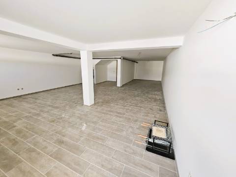 Excelente moradia T3 com grande espaço exterior , localizada nas Gambelas - Faro, Algarve