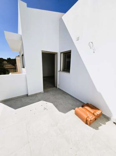 Excelente moradia T3 com grande espaço exterior , localizada nas Gambelas - Faro, Algarve