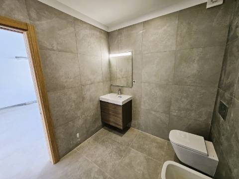 Excelente moradia T3 com grande espaço exterior , localizada nas Gambelas - Faro, Algarve