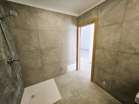 Excelente moradia T3 com grande espaço exterior , localizada nas Gambelas - Faro, Algarve