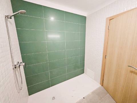 Excelente moradia T3 com grande espaço exterior , localizada nas Gambelas - Faro, Algarve