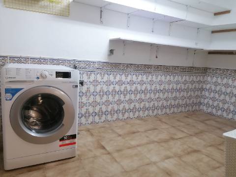 Moradia Isolada T4 em Quarteira Perto de Tudo, jardim, barbecue, a 15 minutos da praia!