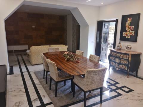 Moradia T4 totalmente recuperada na cidade do Porto.