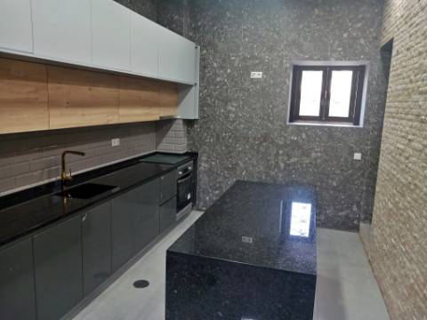 Moradia T4 totalmente recuperada na cidade do Porto.