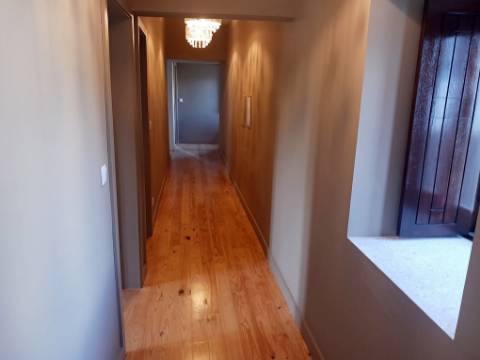 Moradia T4 totalmente recuperada na cidade do Porto.