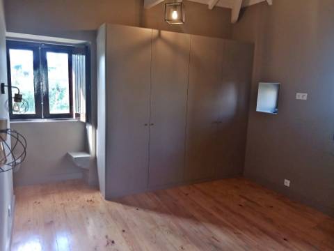 Moradia T4 totalmente recuperada na cidade do Porto.