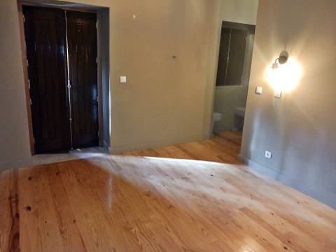 Moradia T4 totalmente recuperada na cidade do Porto.