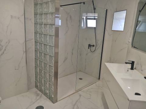 Moradia T4 totalmente recuperada na cidade do Porto.