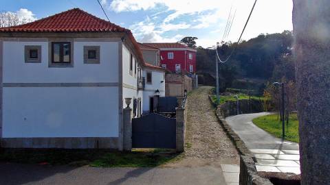 Moradia T4 totalmente recuperada na cidade do Porto.