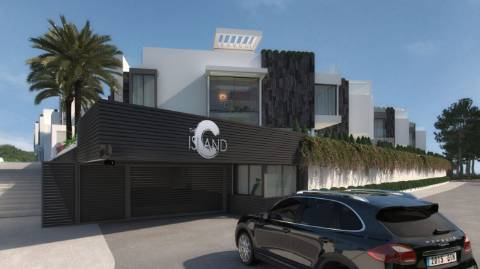 Exclusivo estilo contemporâneo First Line Beach townhouse setting