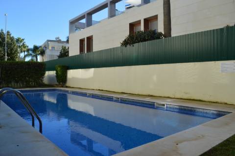 Moradia V3 Moderna com Piscina com excelentes acabamentos nas Ferreiras