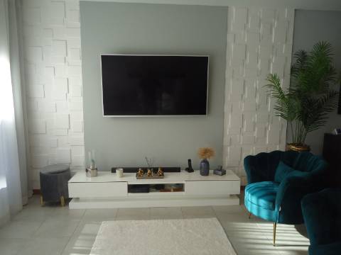 Moradia V3 Moderna com Piscina com excelentes acabamentos nas Ferreiras