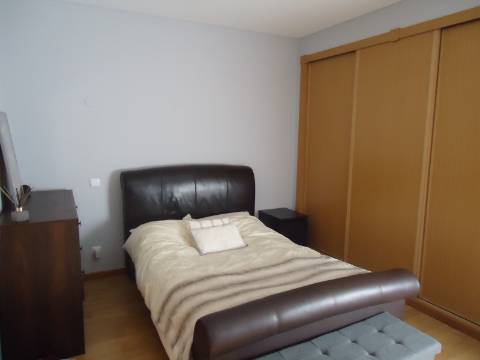 Moradia V3 Moderna com Piscina com excelentes acabamentos nas Ferreiras