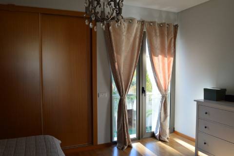 Moradia V3 Moderna com Piscina com excelentes acabamentos nas Ferreiras