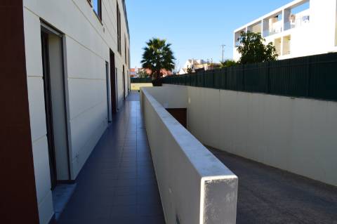 Moradia V3 Moderna com Piscina com excelentes acabamentos nas Ferreiras