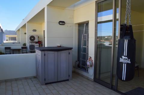 Moradia V3 Moderna com Piscina com excelentes acabamentos nas Ferreiras