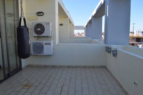 Moradia V3 Moderna com Piscina com excelentes acabamentos nas Ferreiras