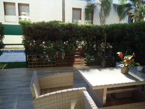 Moradia V3 Moderna com Piscina com excelentes acabamentos nas Ferreiras