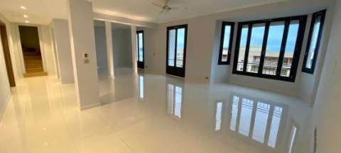 Luxo totalmente renovado e muito brilhante penthouse/telhado de 3 quartos em Monte - Carlo