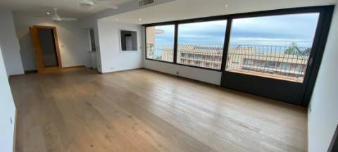 Luxo totalmente renovado e muito brilhante penthouse/telhado de 3 quartos em Monte - Carlo