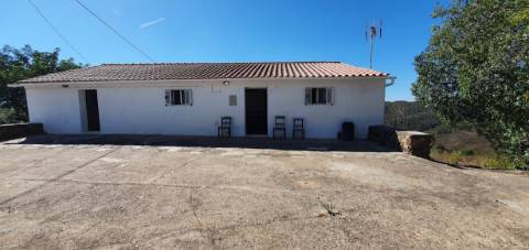 Monte alentejano, em Almodôvar, com 2,5 hectares