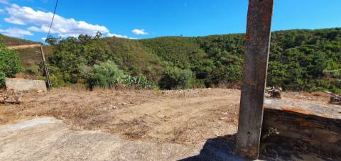Monte alentejano, em Almodôvar, com 2,5 hectares