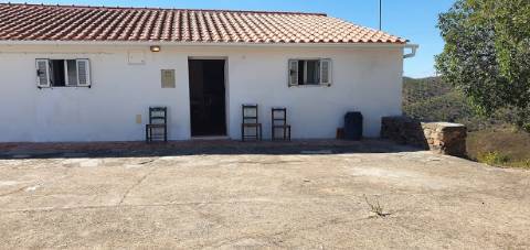 Monte alentejano, em Almodôvar, com 2,5 hectares