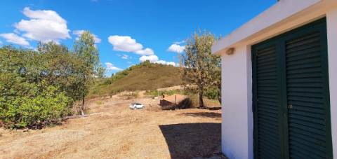 Monte alentejano, em Almodôvar, com 2,5 hectares