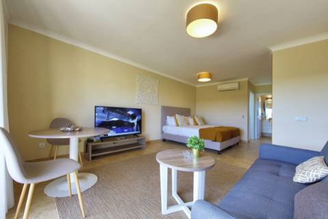 Apartamento T1 em aldeamento de golfe