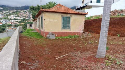 Moradia por Recuperar com Projeto Aprovado em São Roque