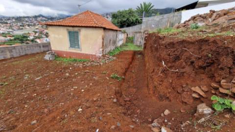 Moradia por Recuperar com Projeto Aprovado em São Roque